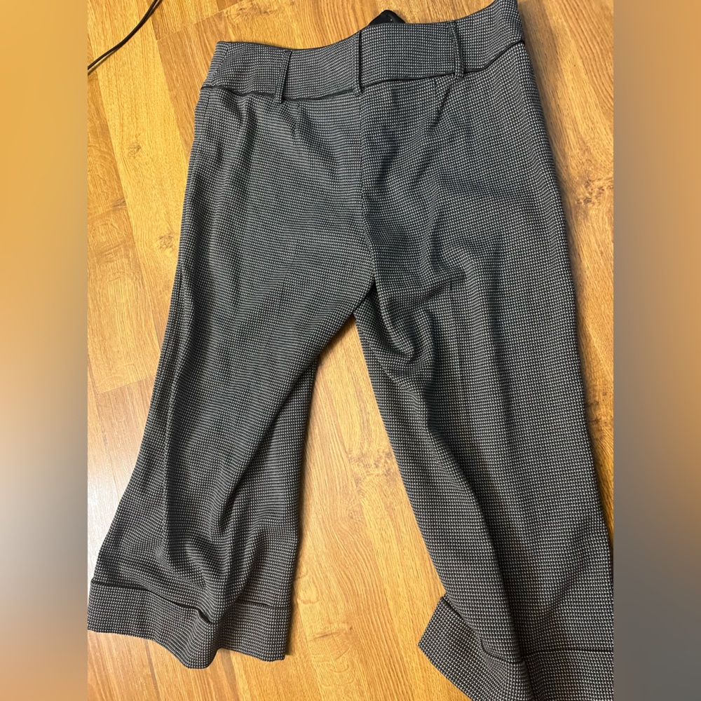White House Black Market pleated Capri pants size 6 - Picture 4 of 7